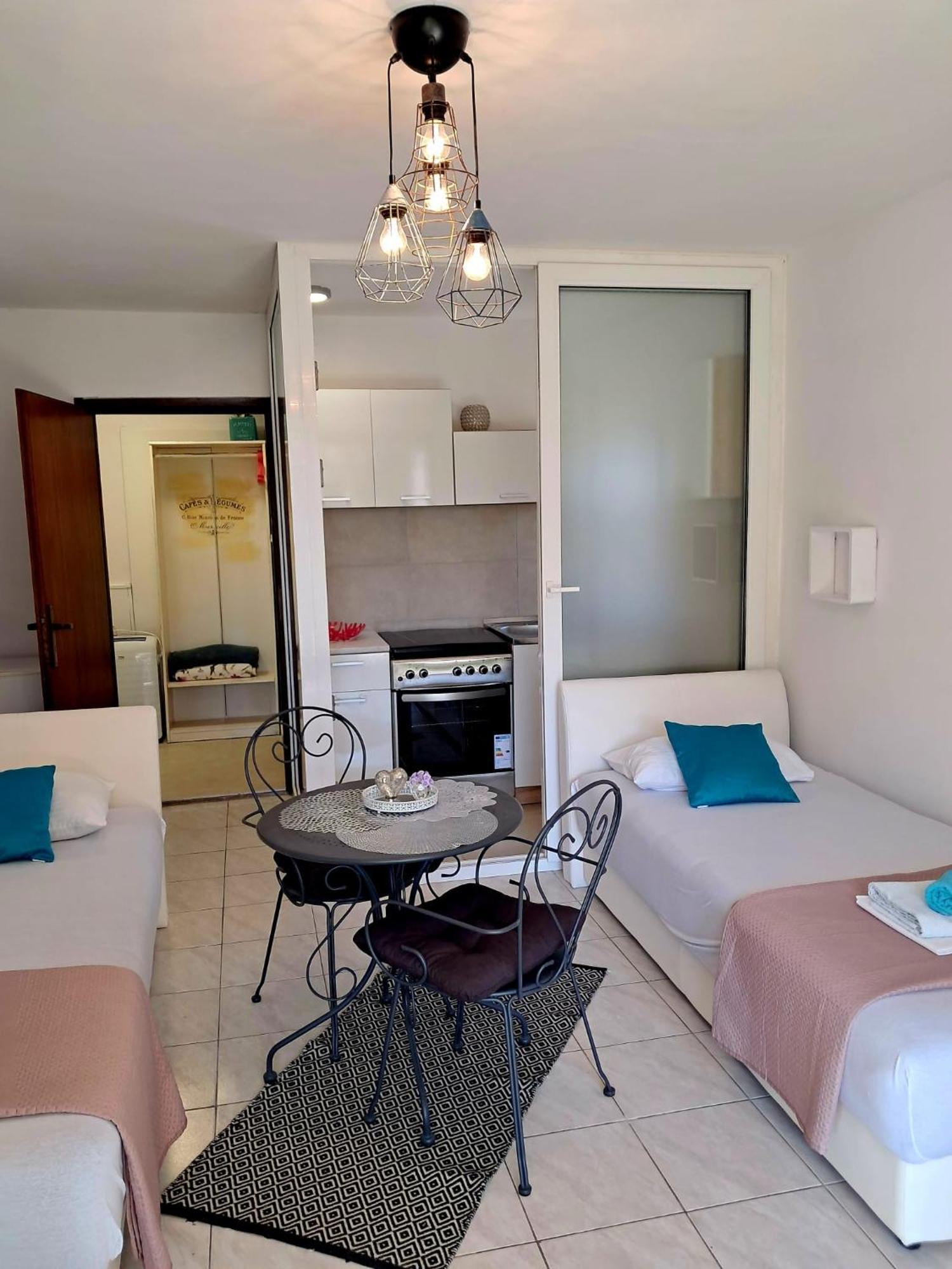 Apartmani Jessica Novalja Kültér fotó